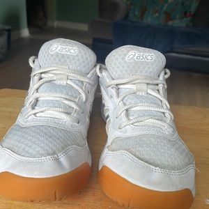 asics woman’s size 7 volleyball shoes